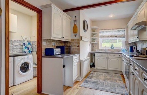Winterton-on-Sea Apartment | Top Rated Jack's Shack | Family-Friendly East Ruston Cottages