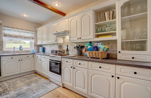 Winterton-on-Sea Apartment | Top Rated Jack's Shack | Family-Friendly East Ruston Cottages