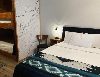 Pinedale Hotel | Pet-Friendly Retreat at Jackalope Motor Lodge - Rated 9.1/10