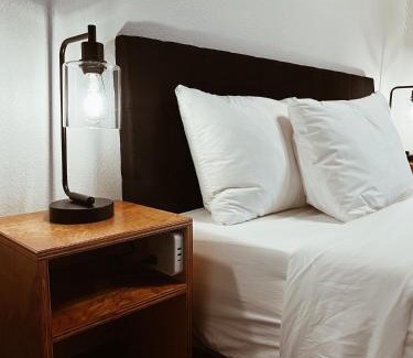 Pinedale Hotel | Pet-Friendly Retreat at Jackalope Motor Lodge - Rated 9.1/10