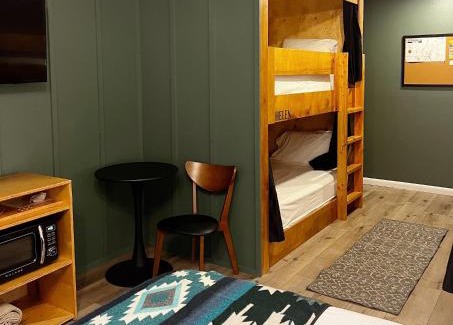 Pinedale Hotel | Pet-Friendly Retreat at Jackalope Motor Lodge - Rated 9.1/10