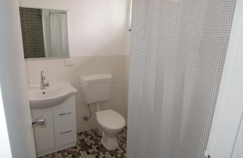 Moree Hotel | Budget-Friendly Jackaroo Apartments with Pool & Kitchen