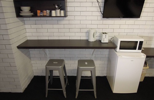 Moree Hotel | Explore Jackaroo Apartments: Eco-Friendly Stay with Pool