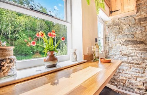 Knighton House | Unforgettable Getaway at Jackdaw Cottage - Pet & Child Friendly