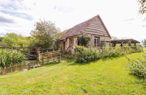 Gloucester House | Pet-Friendly Escape at Jackdaw's Roost - A 4-Star Retreat