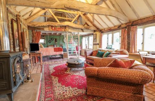 Gloucester House | Pet-Friendly Escape at Jackdaw's Roost - A 4-Star Retreat