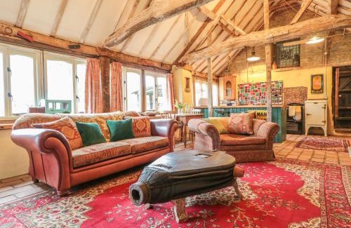 Gloucester House | Pet-Friendly Escape at Jackdaw's Roost - A 4-Star Retreat