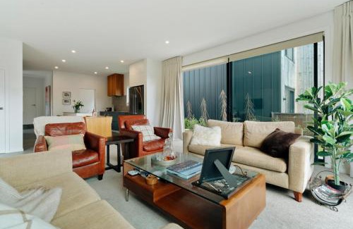 Kawarau Falls House | Family-Friendly Jacks Point Retreat with High Guest Ratings