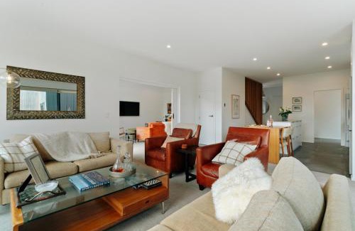 Kawarau Falls House | Family-Friendly Jacks Point Retreat with High Guest Ratings