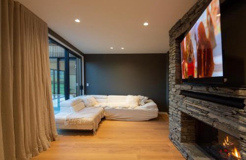 Jacks Point Villa | Relax at Jacks Point Rise with Family-Friendly Amenities