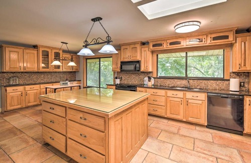 Arlington House | Inviting Jacksonville Home with 1 Acre, Near the Beach