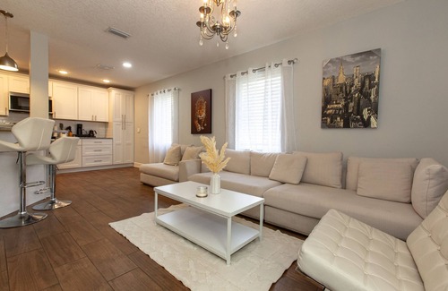 South Riverside House | Stylish 3BR Jacksonville Retreat: Rated 10/10, Pet Friendly