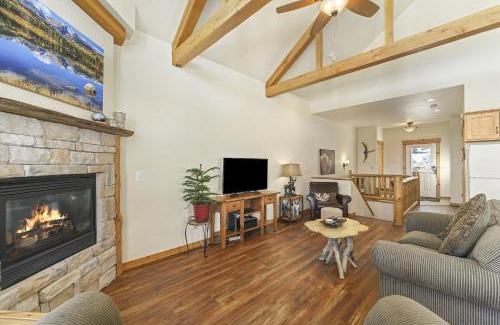 Estes Park Apartment | Discover Jackstraw Mountain 32 Condo: Family-Friendly Retreat