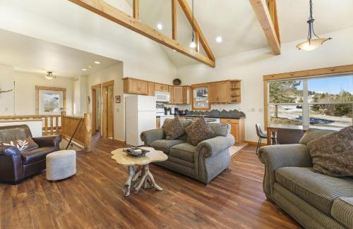 Estes Park Apartment | Discover Jackstraw Mountain 32 Condo: Family-Friendly Retreat