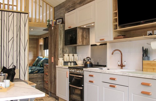 Church Stoke Cottage | Pet-Friendly Jacob's Meadow Pod 2 with Garden Retreat