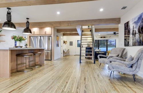 Wimberley House | Experience Jacob's Well Vineyard: Rated 10/10 with Spa & Pool