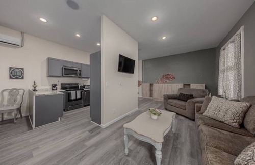 Payette Apartment | Experience Elegance at Jacobsen Loft with Spa & Breakfast