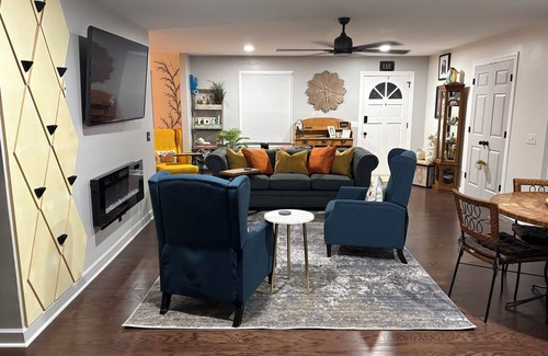 Florence House | Discover Jacqueline Estates: Top-Rated Getaway with Spa & Hot Tub