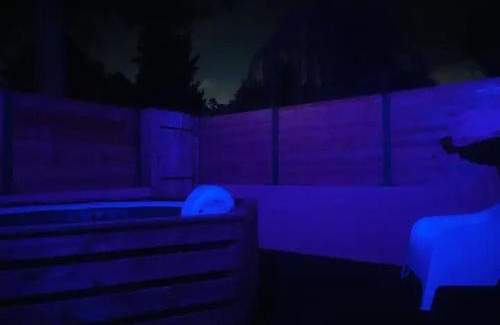 Le Tholonet Apartment | Indulge in Relaxation at JACUZZI Aixclusive Hot Tub Retreat