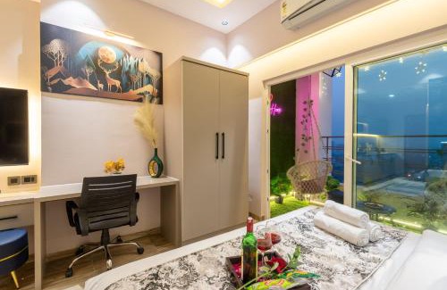 Greater Noida Apartment | Jacuzzi & Big Screen By Buddies Home