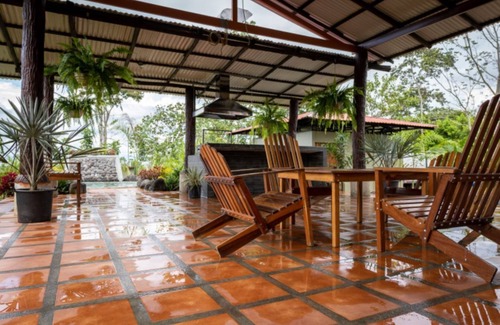 Penjamo Villa | Relaxing Jacuzzi & Event Space for Unforgettable Gatherings