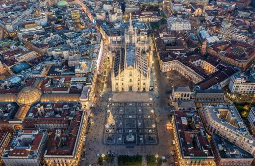 Milan Apartment | Relaxing Jacuzzi Duomo Suites with Hot Tub & Free Parking