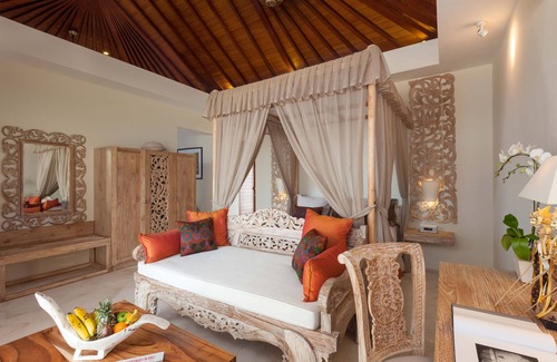 Sukawati Villa | Relaxing Jacuzzi Garden View Villa Near Purnama Beach