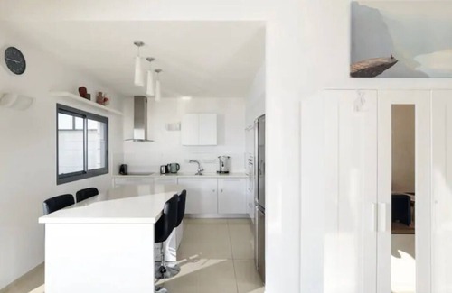 Netanya Apartment | Sea View Penthouse with Hot Tub in Natanya Awaits You