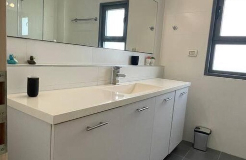 Netanya Apartment | Elegant Jacuzzi Penthouse with Sea View in Natanya