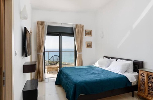 Netanya Apartment | Elegant Jacuzzi Penthouse with Sea View in Natanya