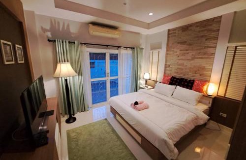 Huai Yai Villa | Pet-Friendly Jacuzzi Pool Villa with Hot Tub & 9/10 Rating