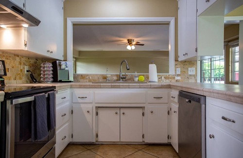 Camarillo House | Relaxing Jacuzzi at Private Hideaway Steps from the Ocean