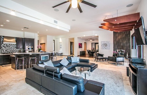 Shea North Estates House | Indulge in a Jacuzzi & Private Pool Retreat in Scottsdale