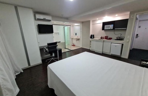 Sao Luiz Apartment | Indulge in a Private Jacuzzi at Pampulha Retreat