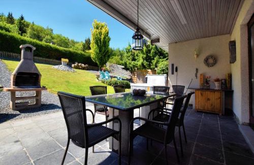 Engreux House | Pet-Friendly Holiday Home with Jacuzzi & 4-Star Comfort