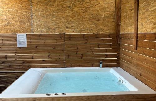 Pallini Apartment | Relaxing Jacuzzi Studio Near Athens Airport for Families