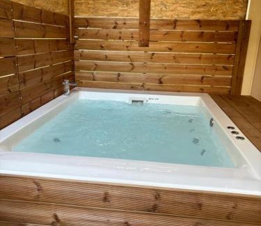 Pallini Apartment | Relaxing Jacuzzi Studio Near Athens Airport for Families