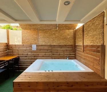 Pallini Apartment | Relaxing Jacuzzi Studio Near Athens Airport for Families