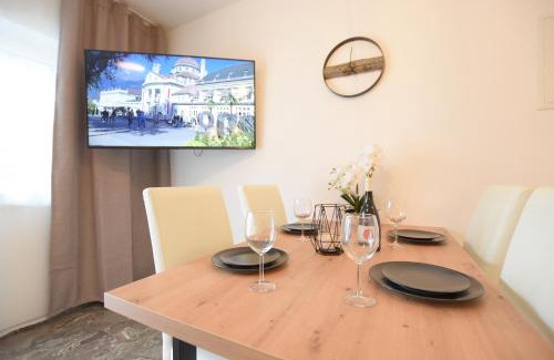 Plaus Apartment | Stunning Mountain View Apartment - 10/10 Guest Rated!