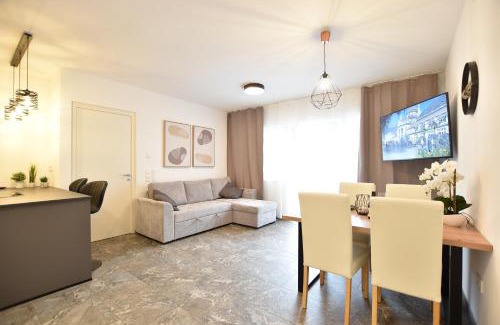 Plaus Apartment | Stunning Mountain View Apartment - 10/10 Guest Rated!