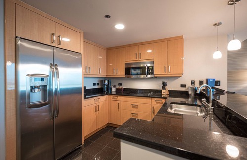 Las Vegas Resort | Relaxing Jacuzzi Suite on Center Strip with Full Kitchen