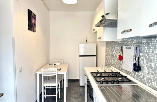 Velletri House | Cozy Retreat at The Little House of Sin: Pet-Friendly Haven