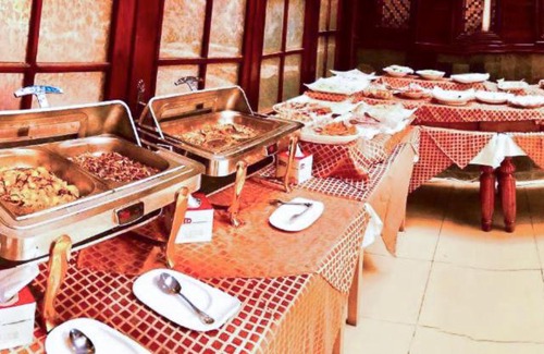 Amman Apartment | Welcoming Jad Hotel Suites: Family-Friendly with Hot Tub