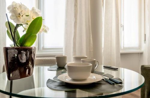 Tricolore Apartment | Jada Monforte- Exclusive Apt in the Heart of the City