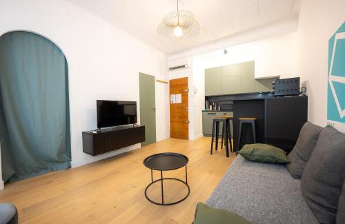 4th Arrondissement Apartment | Elegant Jade Apartment in the Heart of Marseille