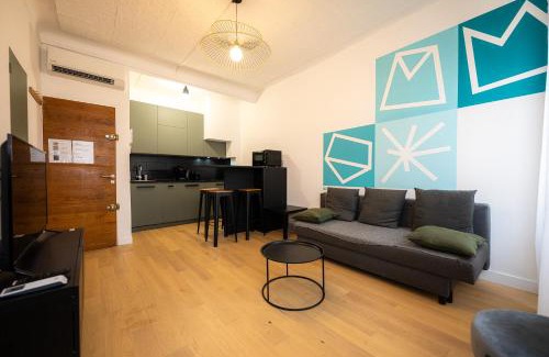 4th Arrondissement Apartment | Elegant Jade Apartment in the Heart of Marseille