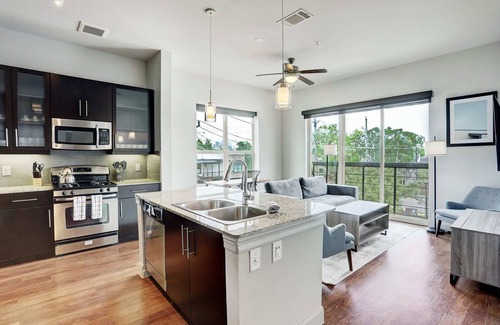 The Galleria Apartment | Discover Jade At Millennium I: 3-Bedroom Family Retreat