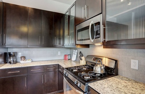 The Galleria Apartment | Discover Jade At Millennium I: 3-Bedroom Family Retreat