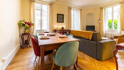 Bourroches Apartment | Discover Jade - Evasion Vintage: Pet & Child Friendly Stay