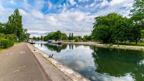 Bourroches Apartment | Discover Jade - Evasion Vintage: Pet & Child Friendly Stay
